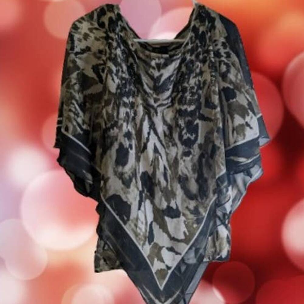 New Directions Large black and tan polyester woman's  poncho top. Party, Date